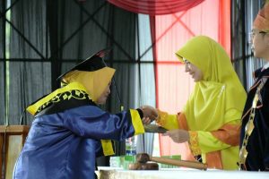 Wisuda UTS 2
